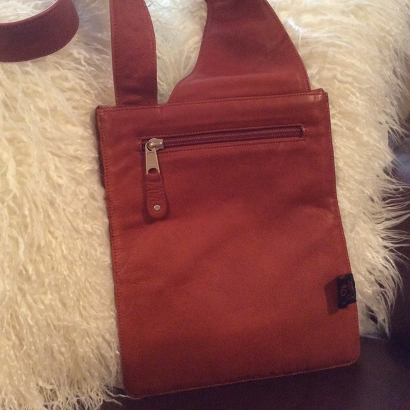 Canyon Outback Leather Crossbody - Picture 1 of 5